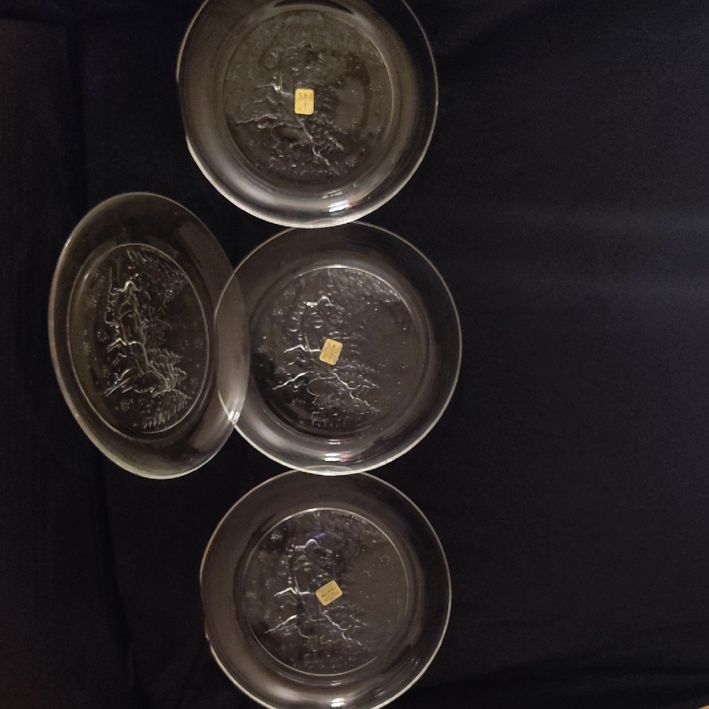 NEW! Avon President's Club Christmas Glass Plates (set of 4) - VINTAGE 1994 #32